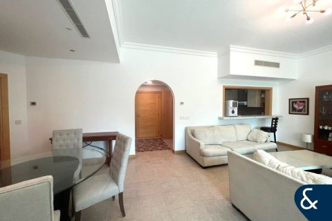 Снять в аренду квартиру в Shoreline Apartments, Пальма Джумейра, Дубай: 2 спальни, 147м², № 79186 - фото 10