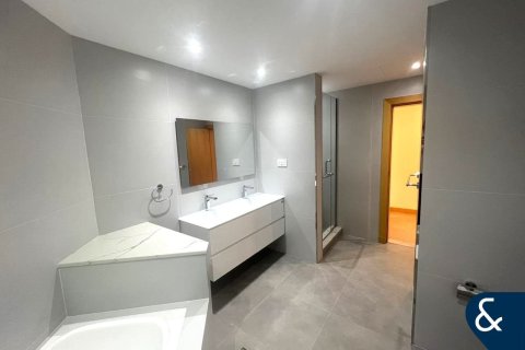 Снять в аренду квартиру в Shoreline Apartments, Пальма Джумейра, Дубай: 2 спальни, 147м², № 79186 - фото 7