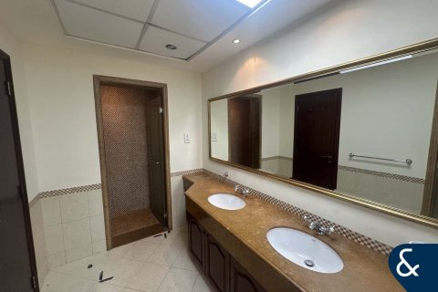 Снять в аренду виллу в Арабиан Ранчес, Дубай: 4 спальни, 757м², № 79190 - фото 15