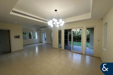 Снять в аренду виллу в Арабиан Ранчес, Дубай: 4 спальни, 757м², № 79190 - фото 5