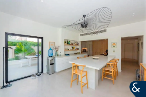 Снять в аренду виллу в Meadows, Дубай: 5 спален, 458м², № 79189 - фото 5