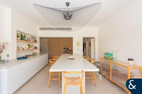 Снять в аренду виллу в Meadows, Дубай: 5 спален, 458м², № 79189 - фото 4