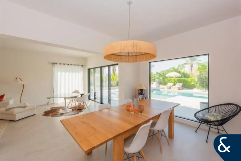 Снять в аренду виллу в Meadows, Дубай: 5 спален, 458м², № 79189 - фото 3