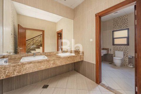 Снять в аренду виллу в Аль-Барше, Дубай: 6 спален, 471м², № 21706 - фото 19
