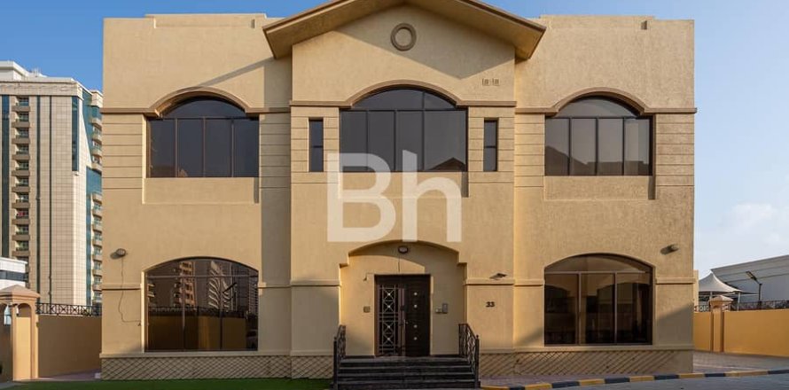 Вилла в Аль-Барше, Дубай, 6 спален, 471м², № 21706