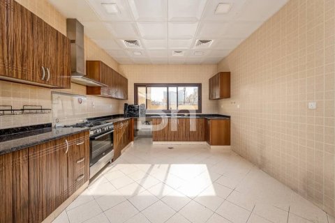 Снять в аренду виллу в Аль-Барше, Дубай: 6 спален, 471м², № 21706 - фото 8