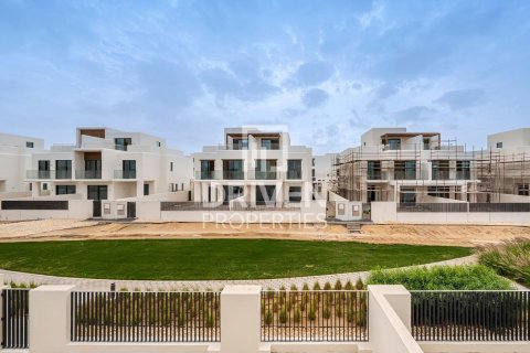Townhouse in The Valley, Dubai 4 bedrooms, 258.08 sq.m. № 136361 - photo 2