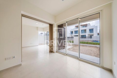 Townhouse in The Valley, Dubai 4 bedrooms, 258.08 sq.m. № 136361 - photo 8