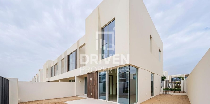 Townhouse in The Valley, Dubai 4 bedrooms, 258.08 sq.m. № 136361