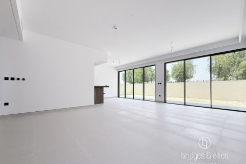 Villa in Dubai 5 bedrooms, 450.6 sq.m. № 77223 - photo 1