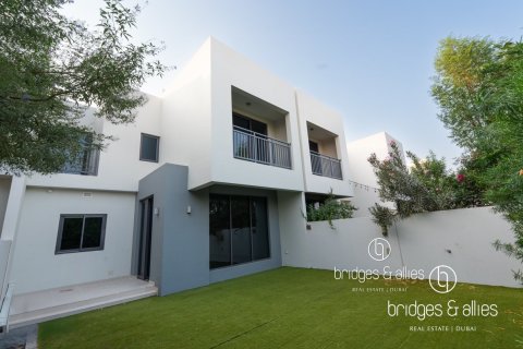 Villa in Dubai Hills Estate, Dubai 3 bedrooms, 202.6 sq.m. № 77224 - photo 2