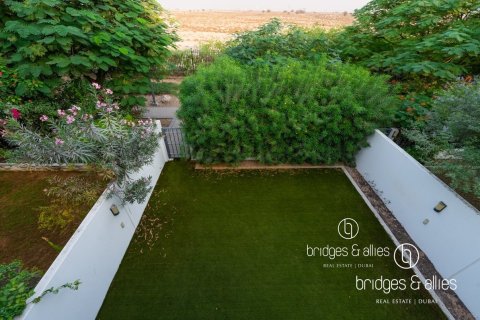 Villa in Dubai Hills Estate, Dubai 3 bedrooms, 202.6 sq.m. № 77224 - photo 3