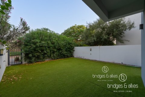 Villa in Dubai Hills Estate, Dubai 3 bedrooms, 202.6 sq.m. № 77224 - photo 1