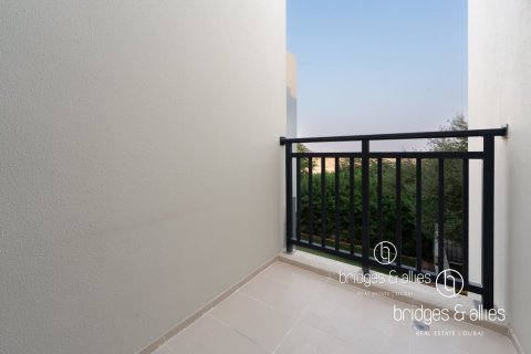 Villa in Dubai Hills Estate, Dubai 3 bedrooms, 202.6 sq.m. № 77224 - photo 11
