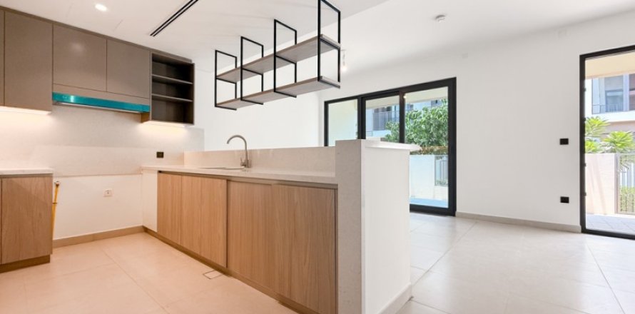 Villa en Dubai, 3 dormitorios, 140.4 m², № 77226