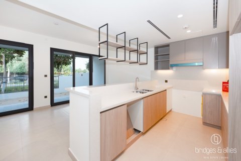 Villa en Dubai, 3 dormitorios, 141.7 m², № 77235 - foto 4