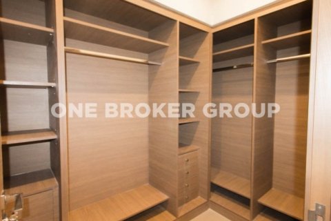 Villa en Dubai Hills Estate, Dubai, 4 dormitorios, 464.5 m², № 705 - foto 9