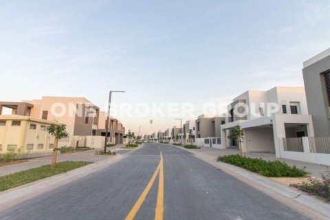 Villa en Dubai Hills Estate, Dubai, 4 dormitorios, 464.5 m², № 705 - foto 12