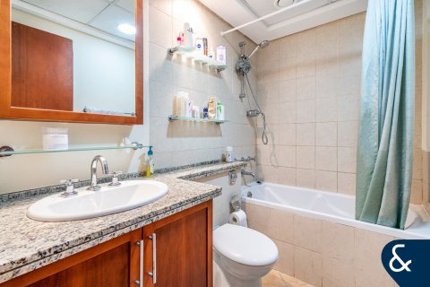 Apartment in The Views, Dubai 2 bedrooms, 130 sq.m. № 78967 - photo 6