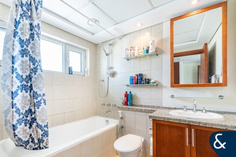 Apartment in The Views, Dubai 2 bedrooms, 130 sq.m. № 78967 - photo 5