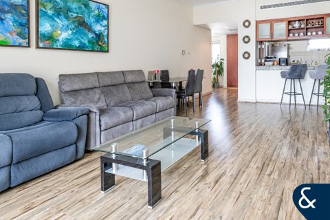 Apartment in The Views, Dubai 2 bedrooms, 130 sq.m. № 78967 - photo 4