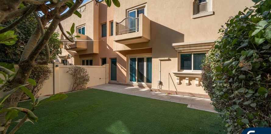 Вилла в Victory Heights, Dubai Sports City, Дубай, 4 спальни, 311м², № 78963