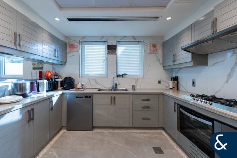 Купить виллу в Regional, Jumeirah Park, Дубай: 3 спальни, 507м², № 78964 - фото 11