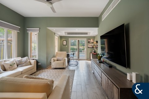 Купить виллу в Springs 10, The Springs, Дубай: 3 спальни, 251м², № 78965 - фото 3