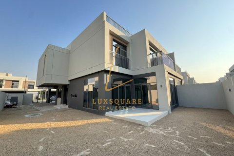 Снять в аренду виллу в Dubai South (Dubai World Central), Дубай: 4 спальни, 323м², № 70910 - фото 1