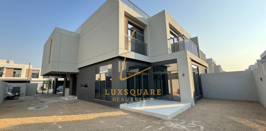 Вилла в Dubai South (Dubai World Central), Дубай, 4 спальни, 323м², № 70910