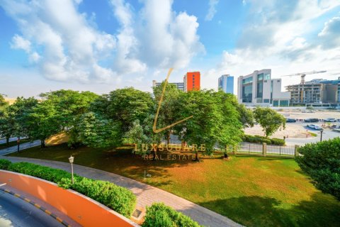 Снять в аренду квартиру в Uptown Motor City, Motor City, Дубай: 2 спальни, 157м², № 70909 - фото 1