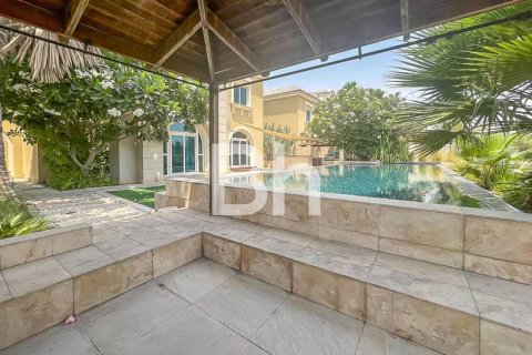 Villa in Dubai Sports City, Dubai 5 bedrooms, 640 sq.m. № 57932 - photo 26