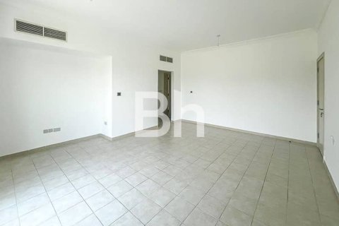 Villa in Dubai Sports City, Dubai 5 bedrooms, 640 sq.m. № 57932 - photo 16