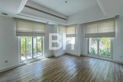 Villa in Dubai Sports City, Dubai 5 bedrooms, 640 sq.m. № 57932 - photo 17