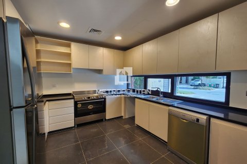 Снять в аренду виллу в The Park Villas, DAMAC Hills (Akoya by DAMAC), Дубай: 3 спальни, 253м², № 73869 - фото 3