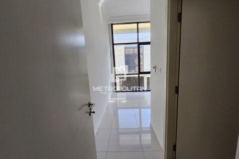 Снять в аренду виллу в DAMAC Hills (Akoya by DAMAC), Дубай: 3 спальни, 276м², № 73871 - фото 14