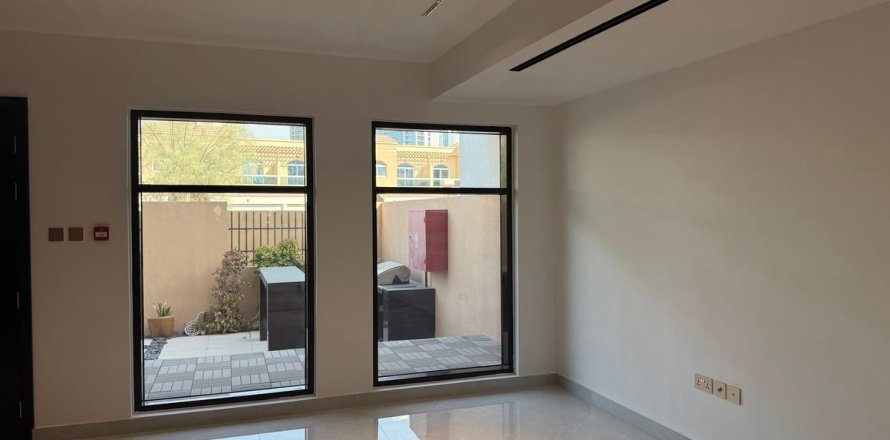 Villa en Dubai, 4 dormitorios, 155.1 m², № 60494