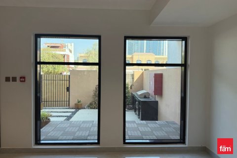 Villa en Dubai, 4 dormitorios, 155.1 m², № 60494 - foto 2