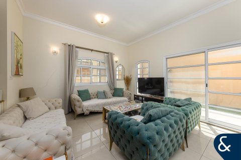 Villa en Victory Heights, Dubai Sports City, Dubai, 3 dormitorios, 293 m², № 78986 - foto 4