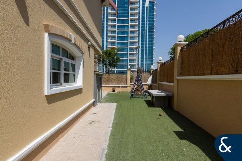 Villa en Victory Heights, Dubai Sports City, Dubai, 3 dormitorios, 293 m², № 78986 - foto 13