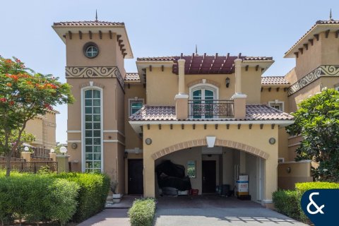 Villa en Victory Heights, Dubai Sports City, Dubai, 3 dormitorios, 293 m², № 78986 - foto 1