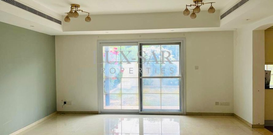 Вилла в The Lakes, Дубай, 3 спальни, 228.5м², № 37310