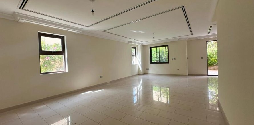 Villa in Dubai 4 bedrooms, 432 sq.m. № 96486