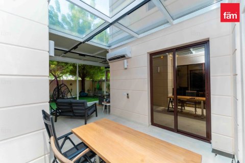 Adosado en Dubai, 4 dormitorios, 312.2 m², № 67543 - foto 25