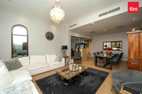 Adosado en Dubai, 4 dormitorios, 312.2 m², № 67543 - foto 1