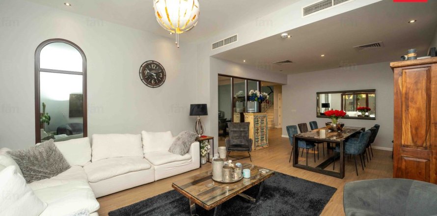 Adosado en Dubai, 4 dormitorios, 312.2 m², № 67543