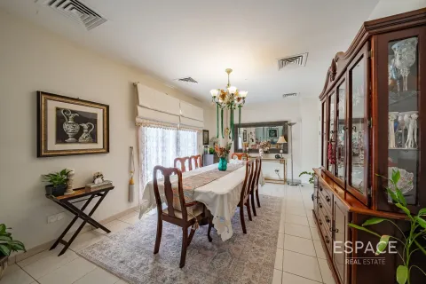 Villa in Meadows, Dubai 4 bedrooms, 337 sq.m. № 61823 - photo 5