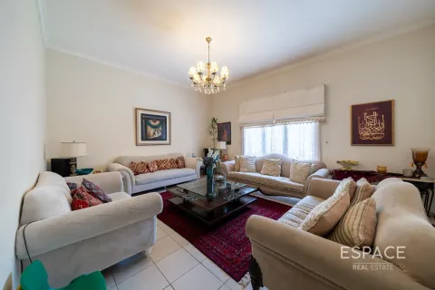 Villa in Meadows, Dubai 4 bedrooms, 337 sq.m. № 61823 - photo 2