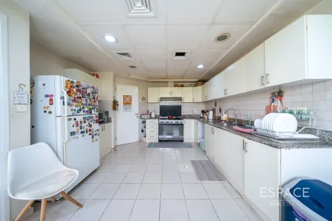 Villa in Meadows, Dubai 4 bedrooms, 337 sq.m. № 61823 - photo 6