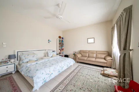 Villa in Meadows, Dubai 4 bedrooms, 337 sq.m. № 61823 - photo 7